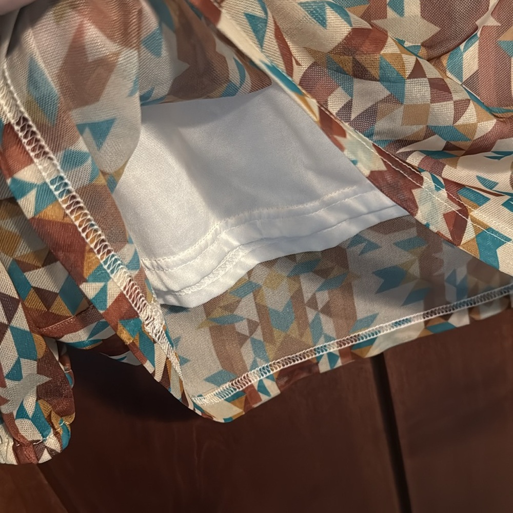 Geometric Patterned Women's Top - Picture 4 of 4